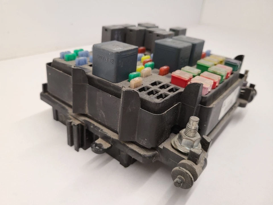 2003-2006 CHEVROLET AVALANCHE 1500 Engine Fuse Box 15201930-01 Foto 4 de 4