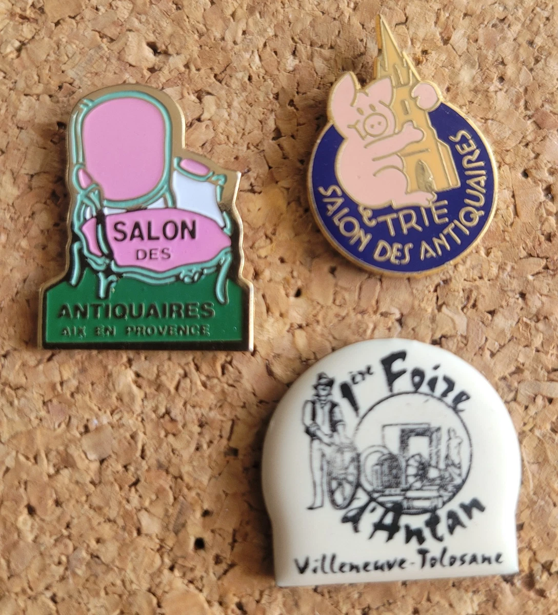 LOT-ART | 78 insignes doubles du train et diverses armes at auction