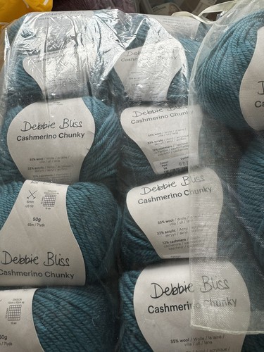 Debbie Bliss Cashmerino Chunky Yarn 22 balls of 50 gms each, 65mtrs Per Ball - Picture 2 of 3