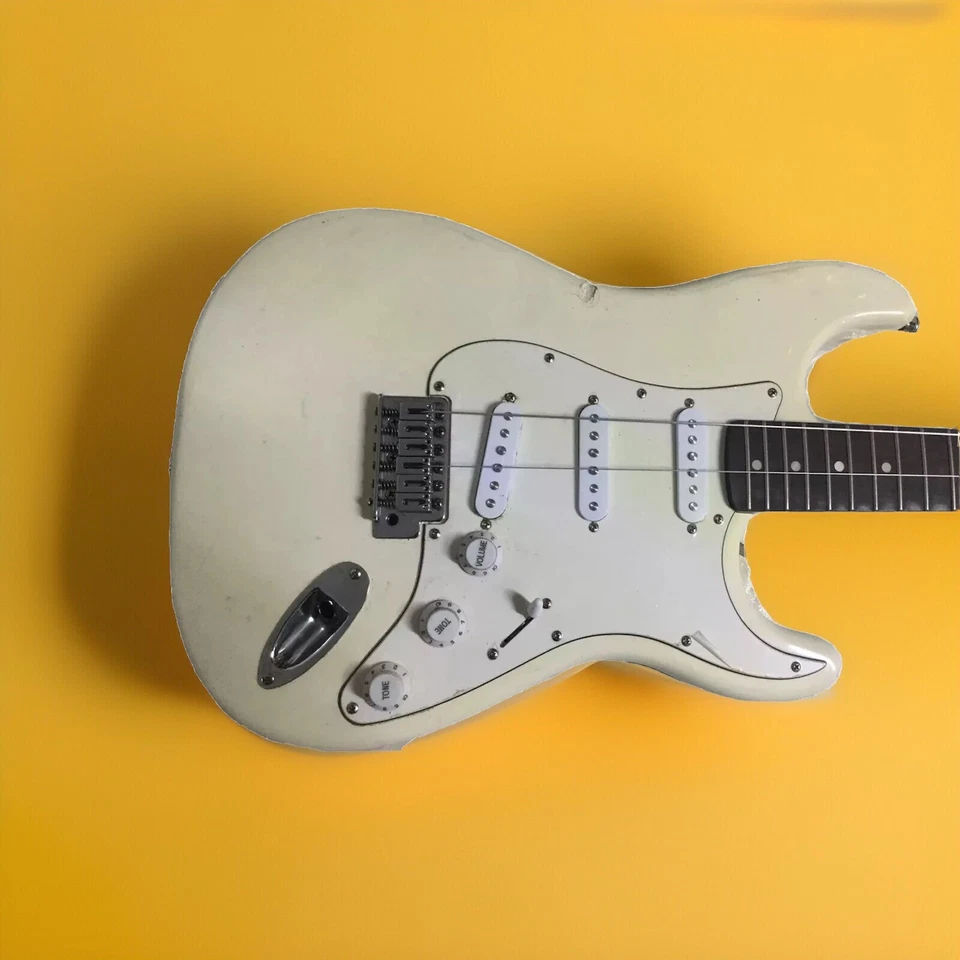 guitarra plateada Foto 4 de 4