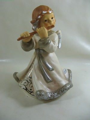 Goebel Engel mit Flöte Goebel Nr. 41055 ca. H 15,5 cm Ø 13 cm (107)