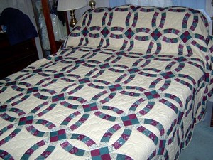 Amish Hand Made King/Queen Wedding Ring Quilt 99x110