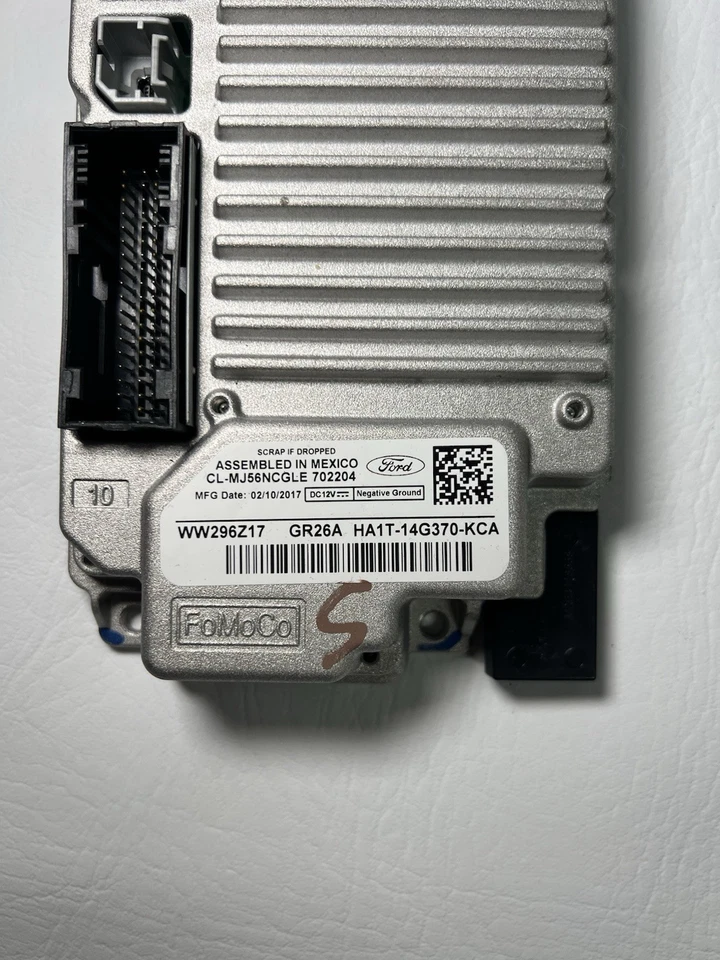 2016-2018 LINCOLN MKX 8" SCREEN RADIO SYNC APIM MODULE SYNC3 OEM HA1T-14G370-KCA - Image 4 of 4