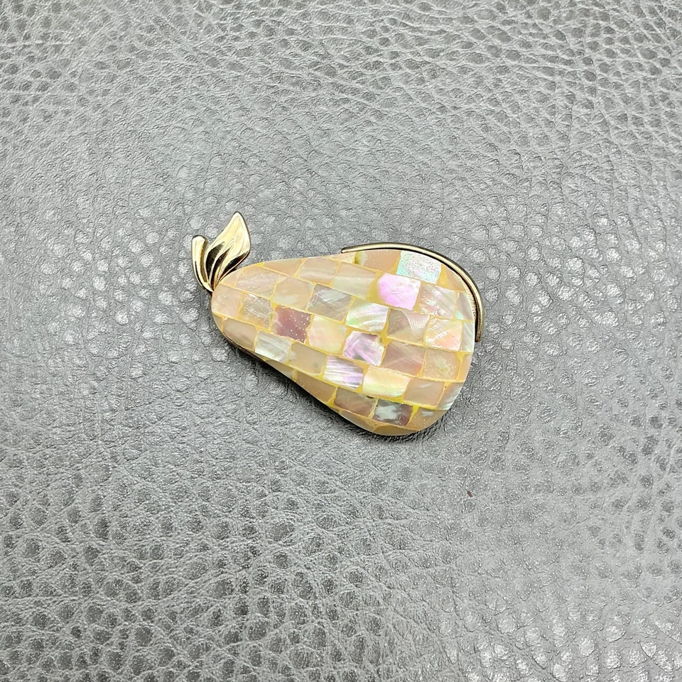 Broche de pera con incrustaciones de madreperla Liz Claiborne tono dorado prendedor iridiscente 1,75" Foto 3 de 4