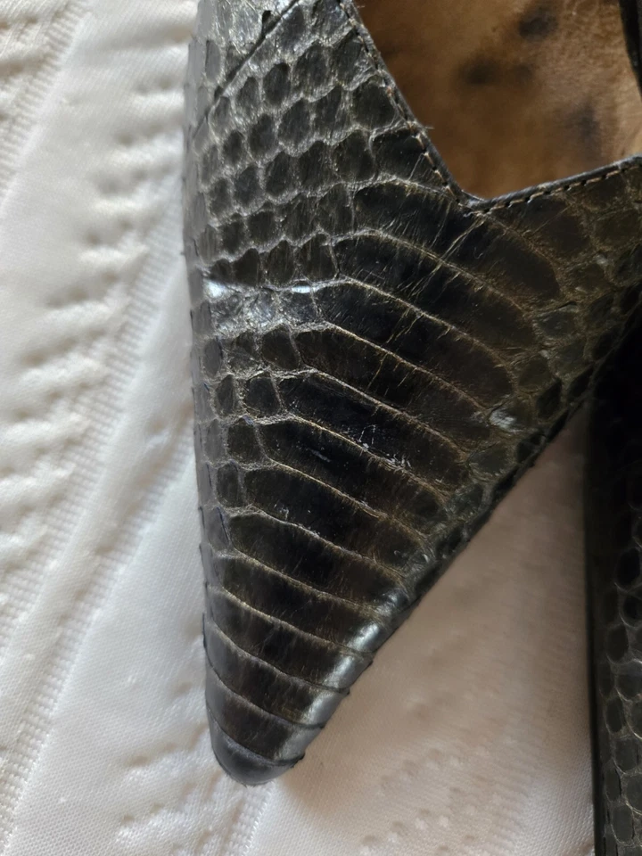 Piel de serpiente verde Nine West con tacones dorados 8,5 M Foto 3 de 4