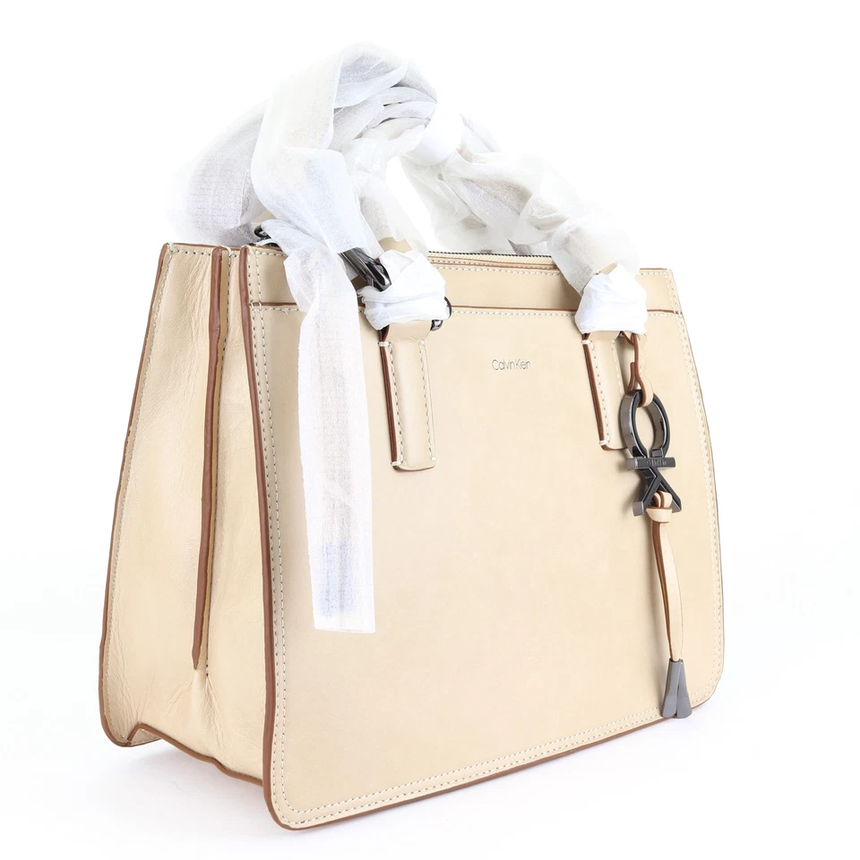 Cartera de cuero de gamuza Calvin Klein Brynn $298, tostada/marrón Foto 3 de 4