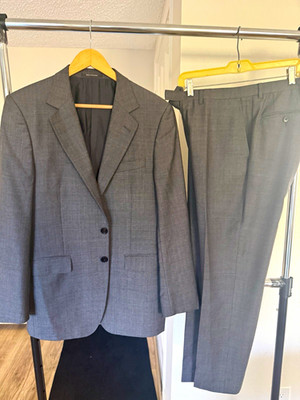 Gucci Men s 2 Piece Wool Suit Gray Micro Check Italian Size 48R