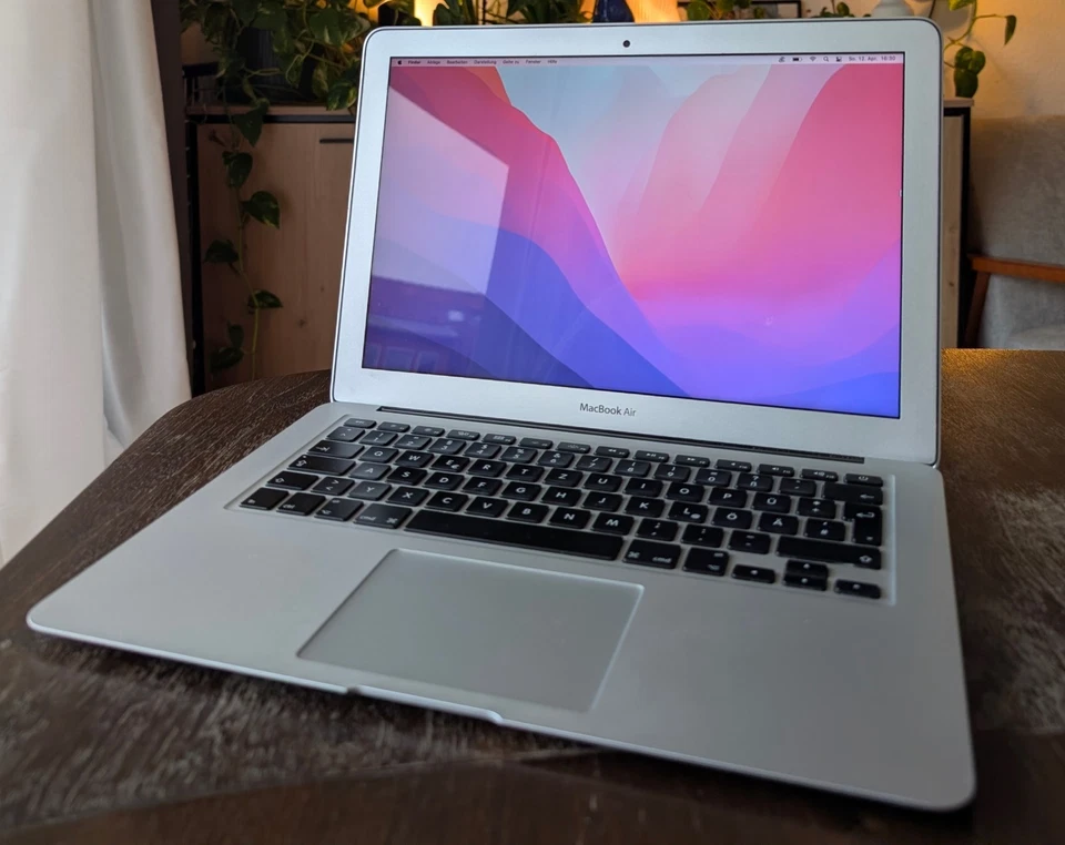 Apple MacBook Air 13" 2015 · i5 · 8GB · 256GB, Foto 1 von 5