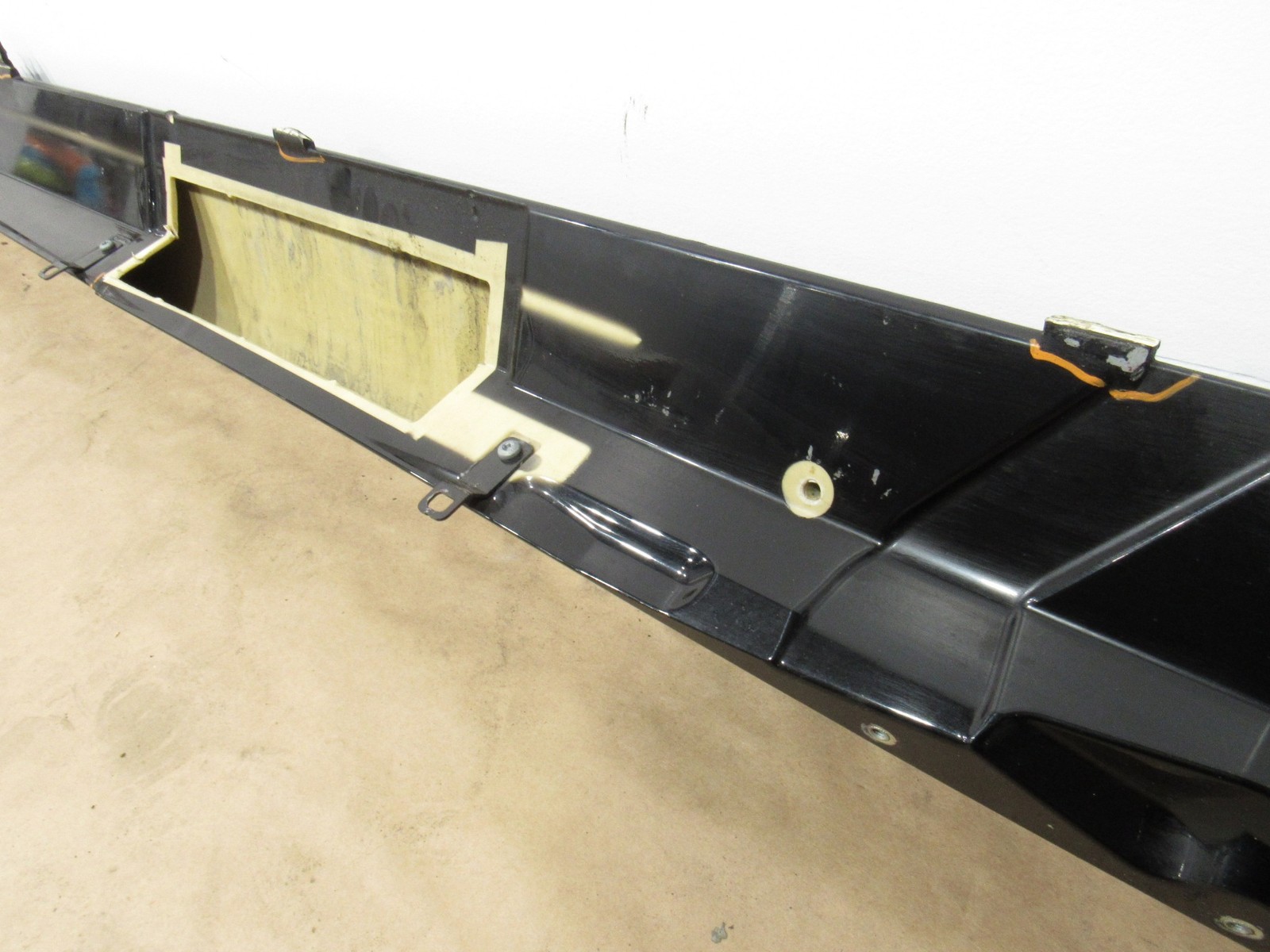 18-21 Aston Martin Vantage 2019 Left Driver Rocker Skid Plate Trim Molding ;:O