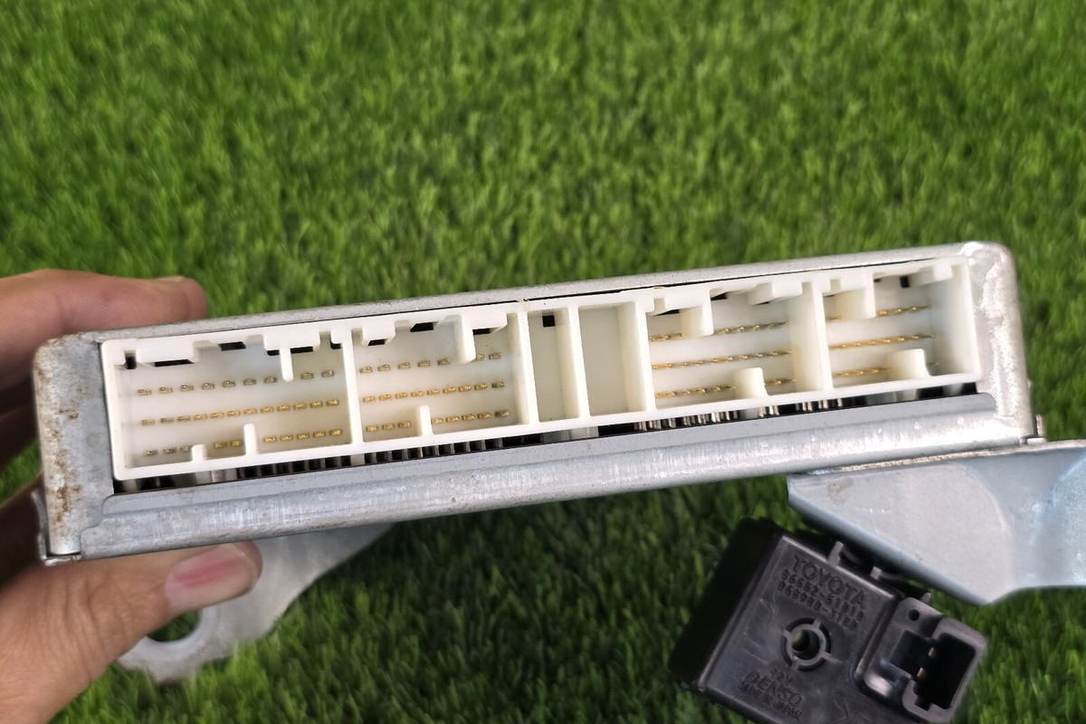 Toyota Land cruiser 1997-2001 ABS VSC skid control module
