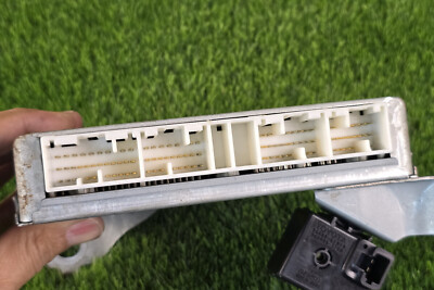 Toyota Land cruiser 1997-2001 ABS VSC skid control module 89540