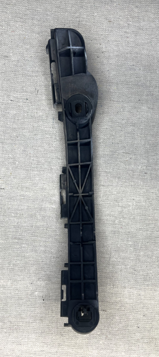 10-15 Lexus IS250C IS350C ISC REAR BUMPER RETAINER UPPER RIGHT OEM 52562-53020