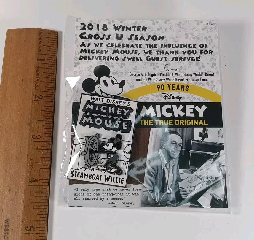 CAST MEMBER EXCLUSIVE PINS WDW waltDisney BOSS DAY pin LE1000 2004