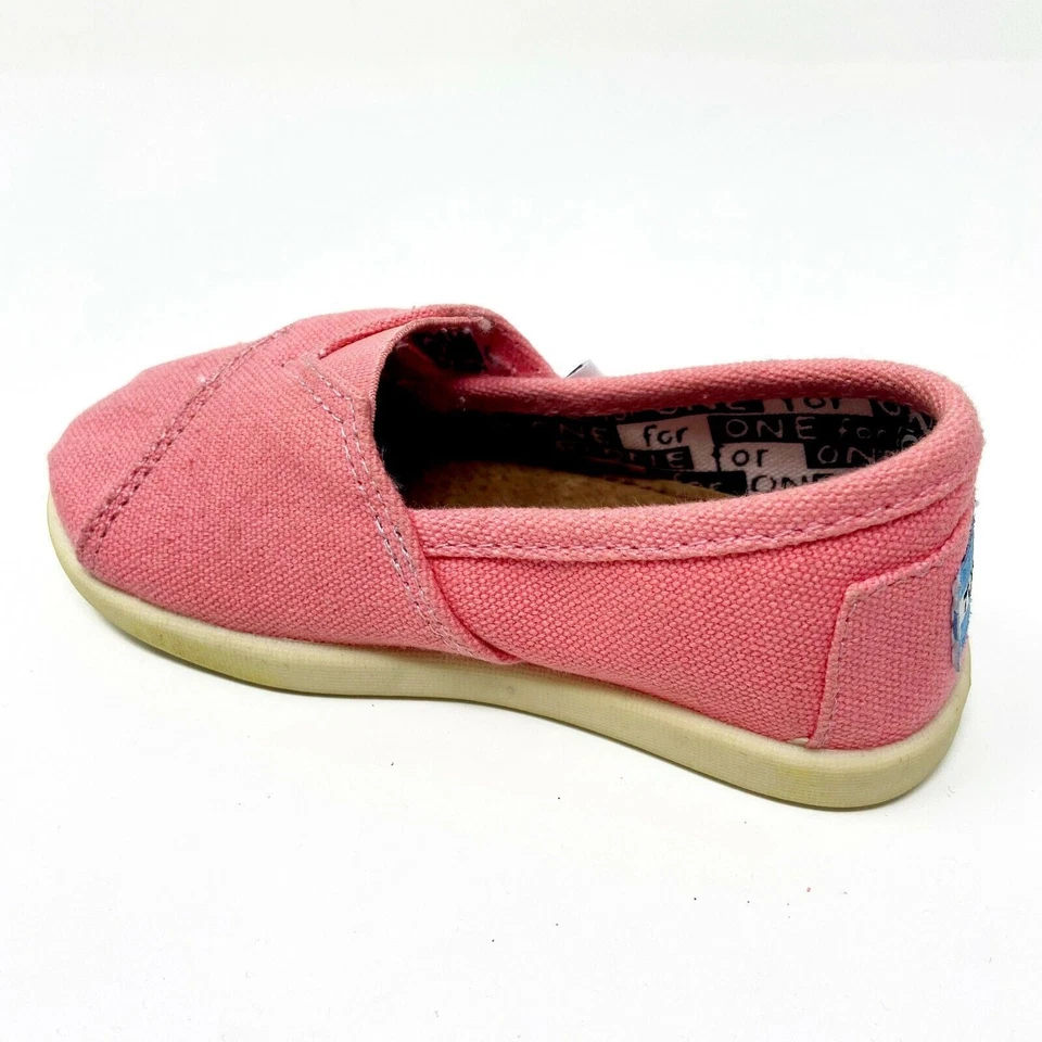 Zapatos planos informales de lona sin cordones Toms Classics rosa pequeño para niños pequeños Foto 3 de 4