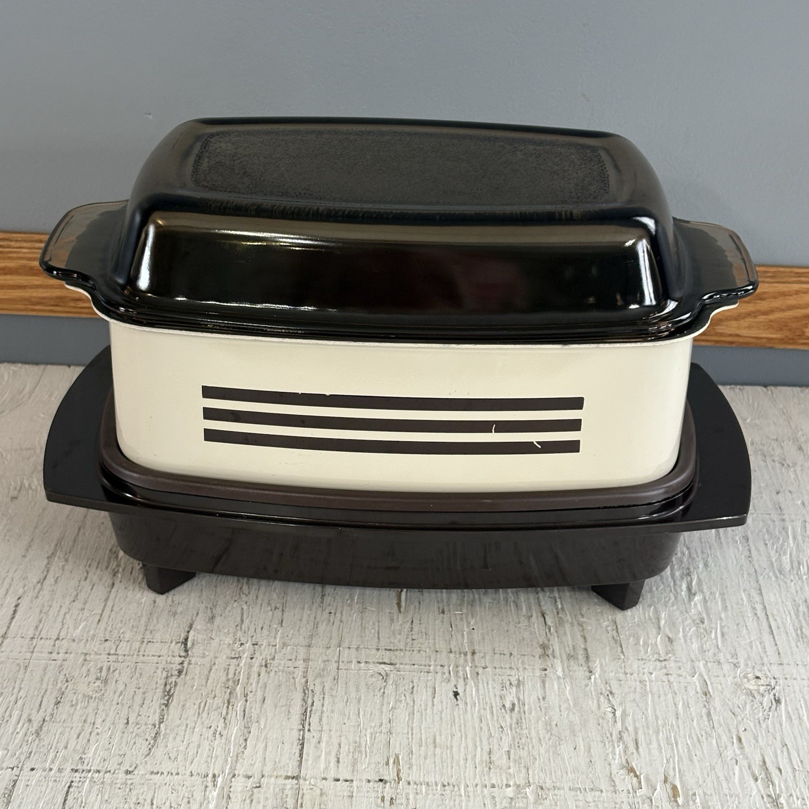 West Bend Slo Slow Cooker 84114 5 Settings 4 Quart w Amber Glass Lid 3 Lines