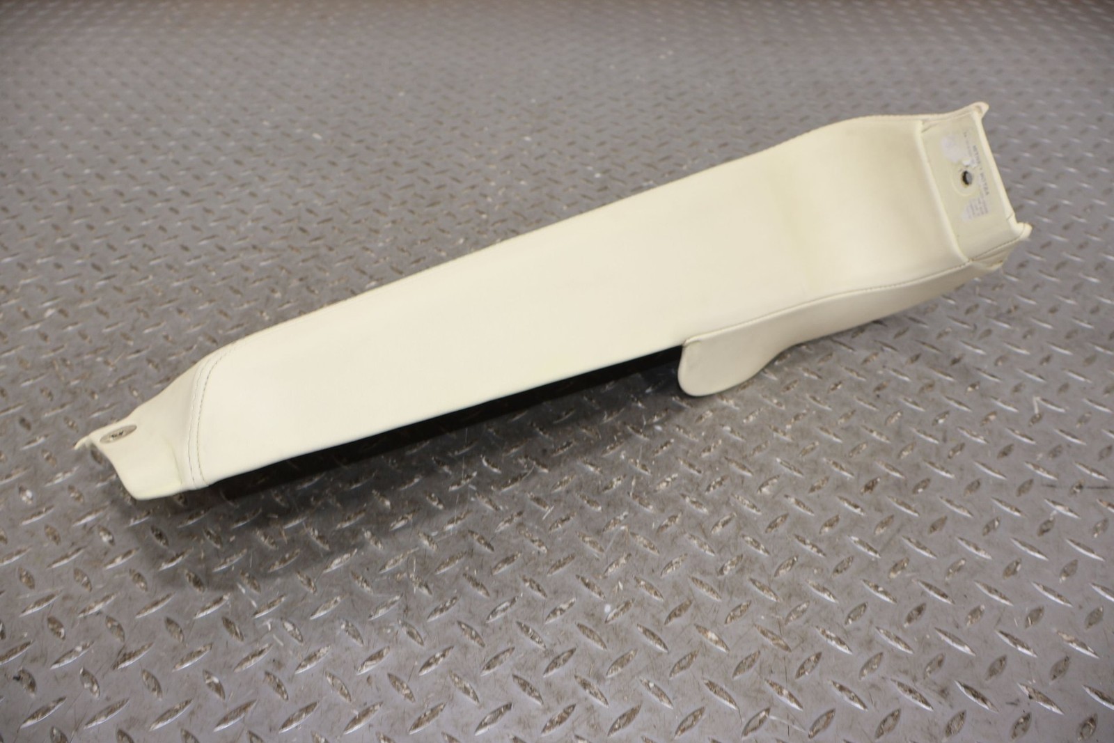 Aston Martin V8 Vantage Right Kick plate Cream P/N 6G3302348BCW