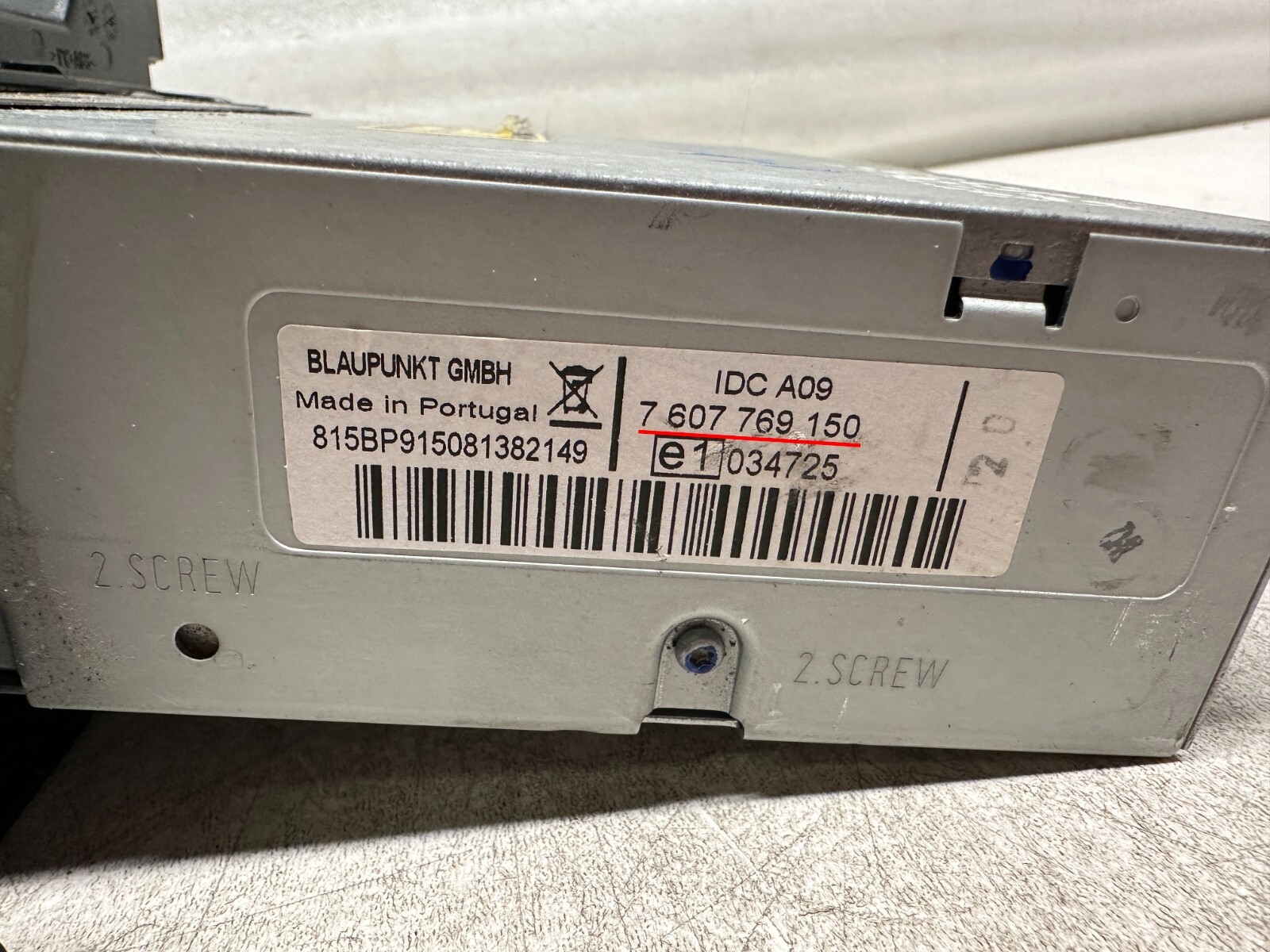 H411198 2003-2008 Maserati Quattroporte M139 5 CD Changer with Trim 7607769150