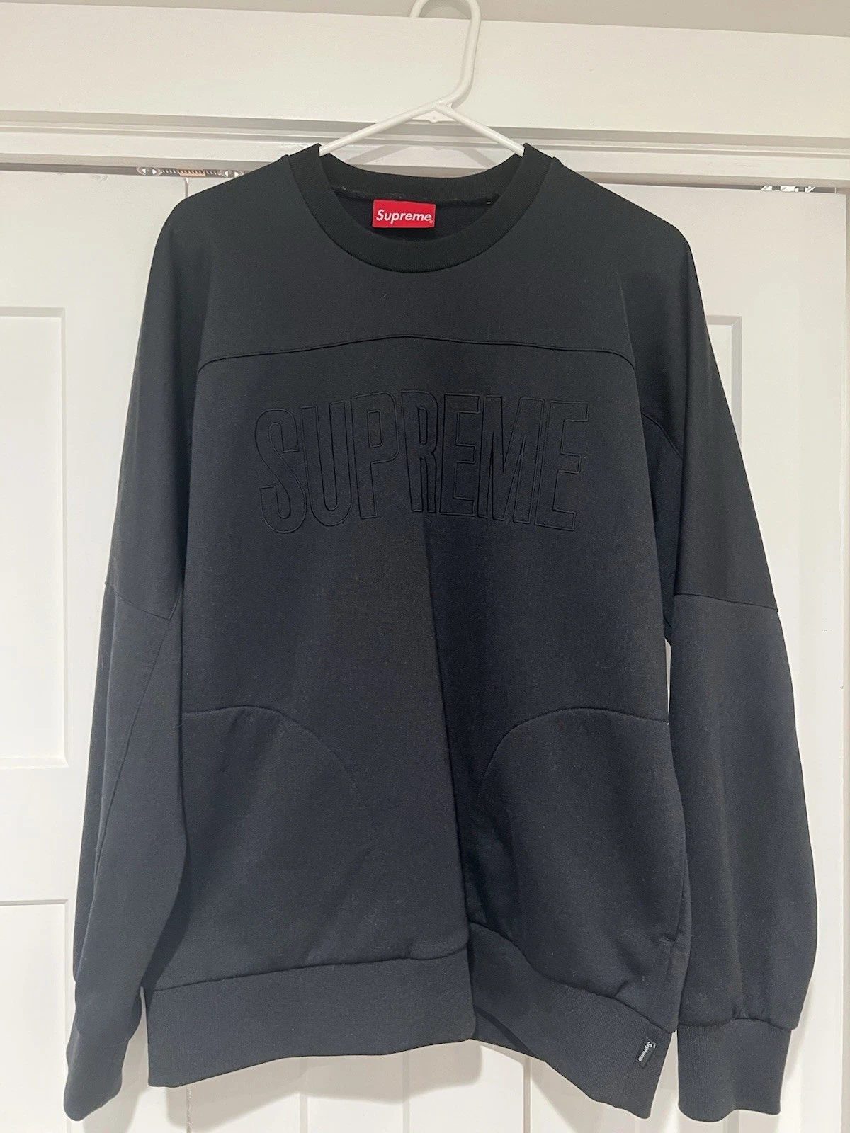 Sweat à col rond homme Supreme grand noir logo brodé 