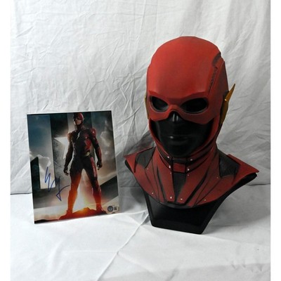 DC Justice League The Flash 1:1 Wearable Mask & Autographed Photo Ezra Miller