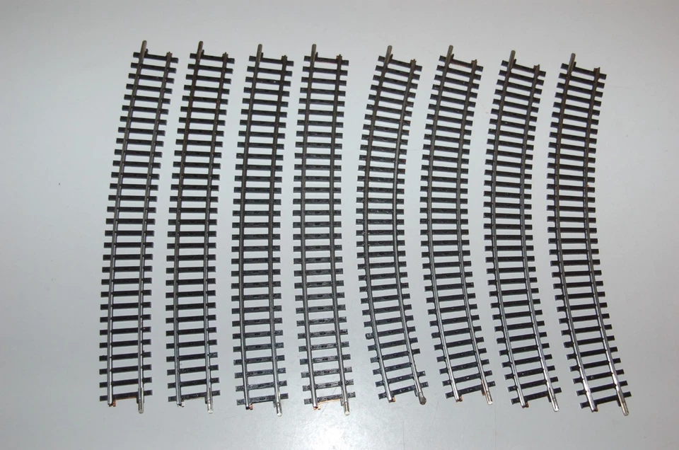 Märklin H0  8  gebogene Gleise  2274 + 2231  Vollprofil  K-Gleis - Bild 1 von 1
