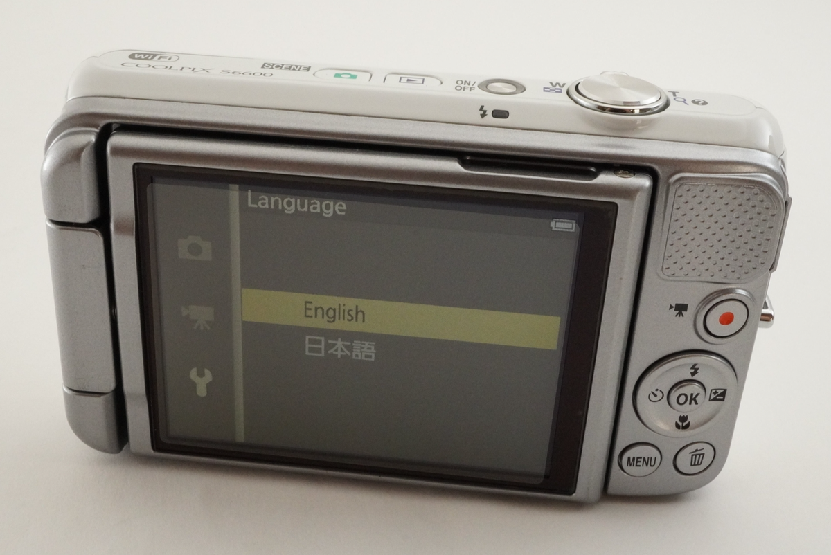美品 Nikon COOLPIX S6600 ホワイト 自撮り液晶 Nikon COOLPIX S6600 White With 4GB SDHC Card Digital Camera from