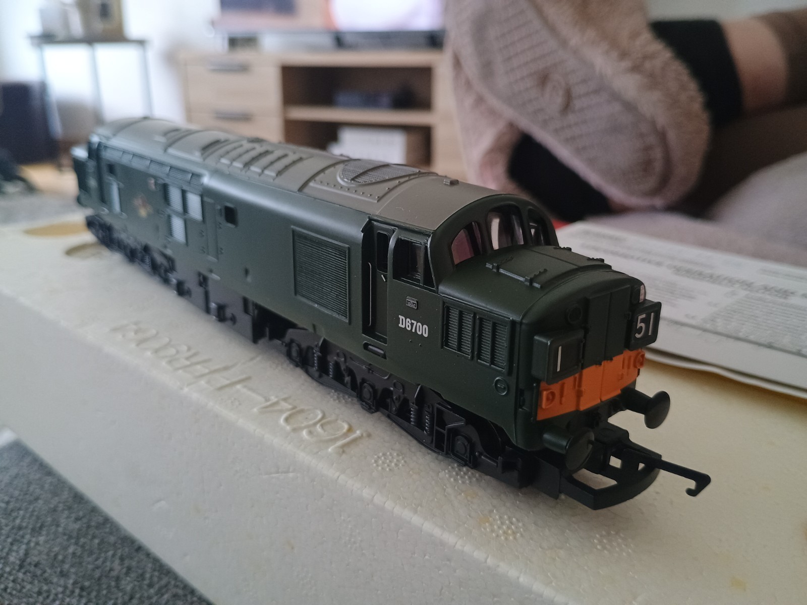 Hornby R2471A Class 37 Diesel Loco D6700 BR Green OO Gauge Boxed