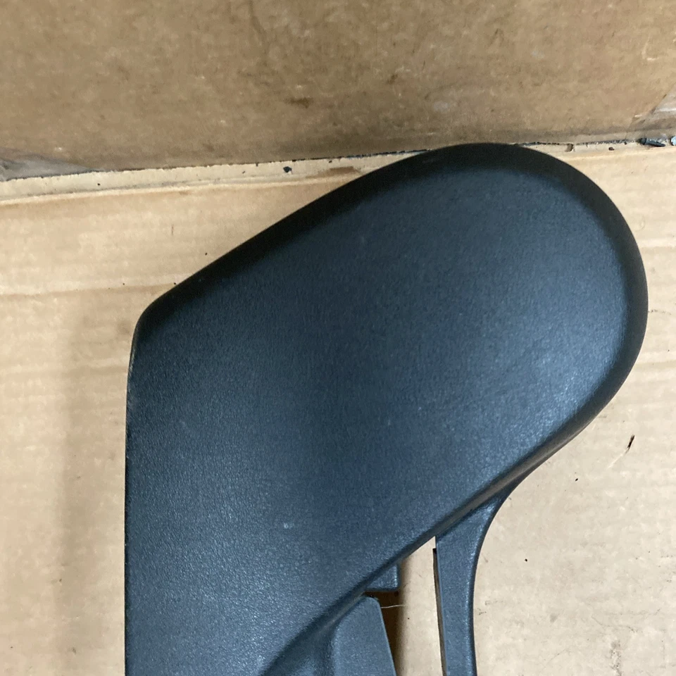 Capa de assento dianteira direita híbrida 2013 2014 Subaru Crosstrek XV AB811200 0049 - Imagem 2 de 4