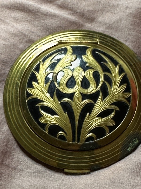 Richard Hudnut Compact