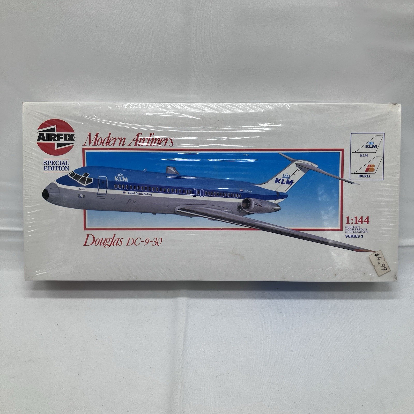 Airfix - Modern Airliners Special Edition Douglas KLM Model Kit DC-9-30 Sealed