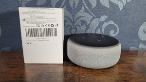Amazon Echo Dot 3. Generation - Smarter Lautsprecher mit Alexa - Heather Grey Stoff