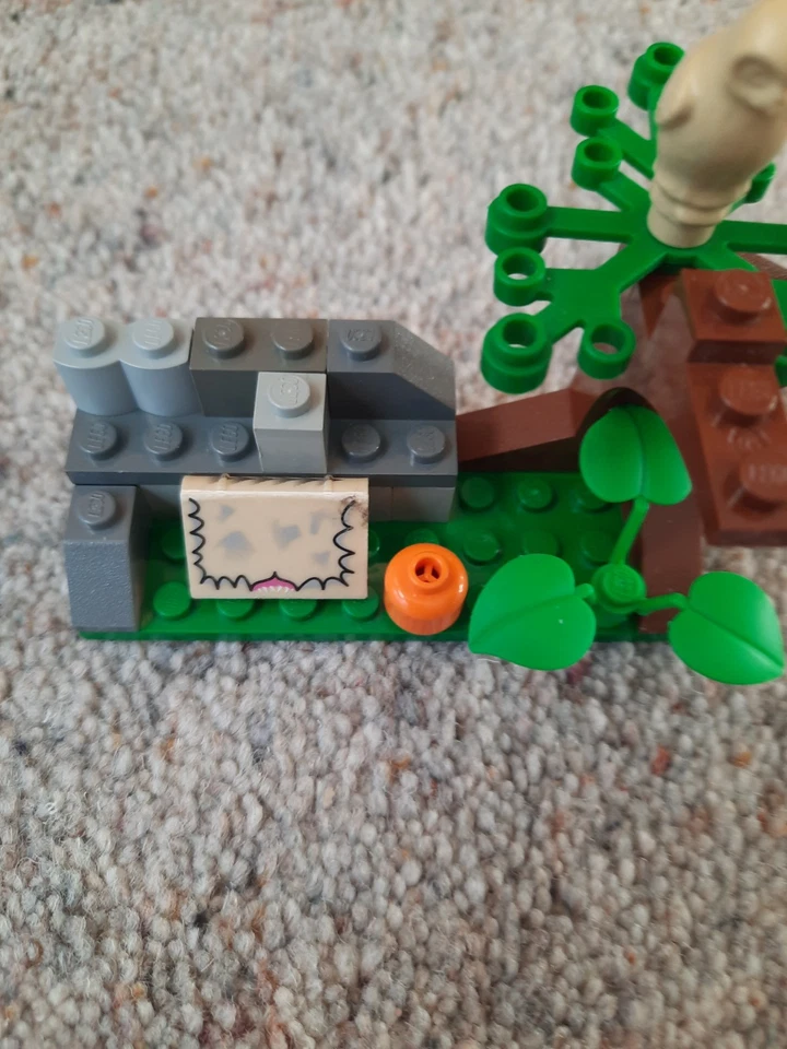 LEGO Harry Potter 4750 Draco's Encounter with Buckbeak, photo 4 of 5