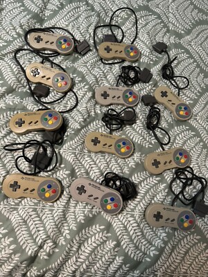LOT OF 11 SUPER NINTENDO / SUPER FAMICOM ORIGINAL CONTROLLERS WHOLESALE/RESELL