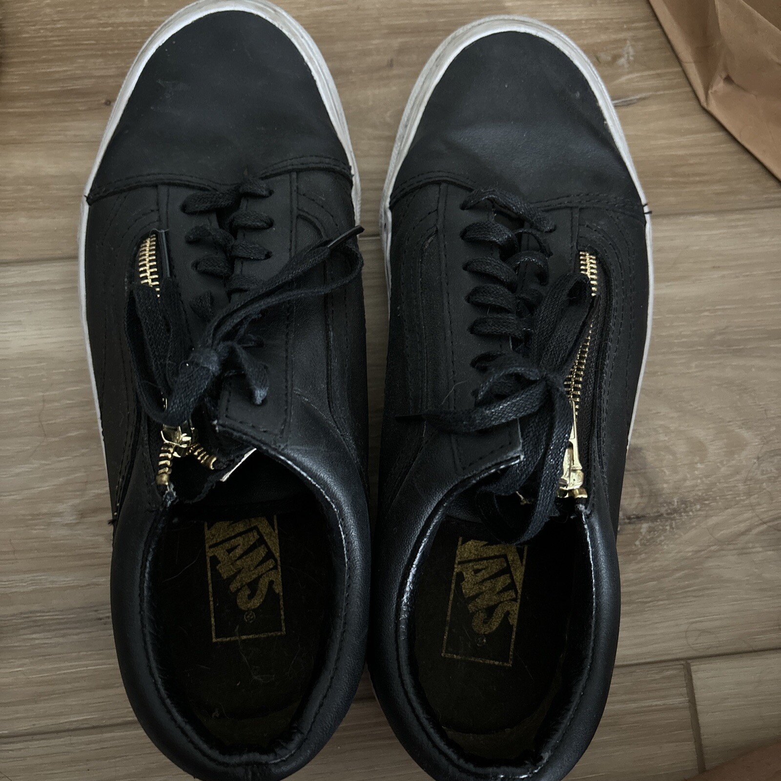 Vans Classic Sneakers for Men and Women - Trendy & Comfortable Skate Shoes-image