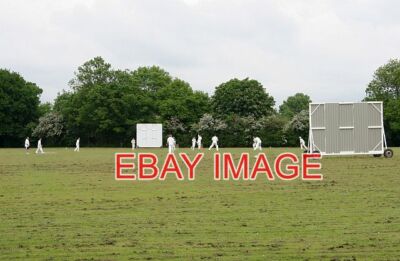 FOTO CRICKETFELD HANLEY CASTLE DIE GROSSEN WEISSEN BILDSCHIRME SIND AN JEDEM EN aufgestellt