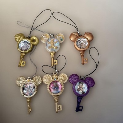 Disney Magic Castle Key Charm Set   12 pcs (Mickey, Minnie, Disney Princess),