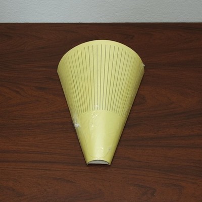 NEU UND VERPACKT Vintage IKEA gelbe Metall KLYKA Kegel Wandlampe/Leuchte/Wandleuchte (2 verfügbar)