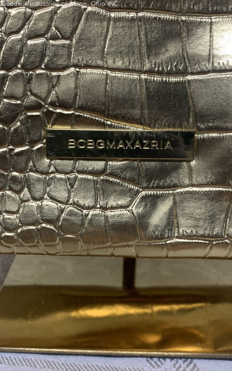 BCBG Max Azriaのゴールドメタリック仕上げのレディースクラッチバッグ 最先端 BCBG Max Azriaのゴールドメタリック仕上げのレディース
