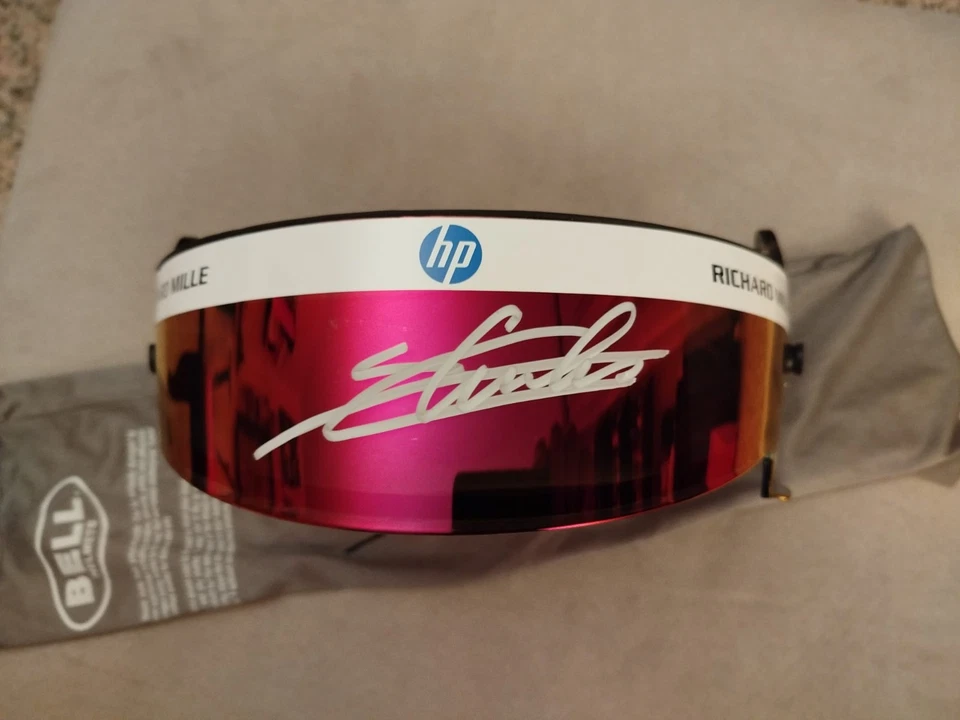 Visiera Leclerc 2025 con autografo - Ferrari  - F1 - Immagine 2 di 3