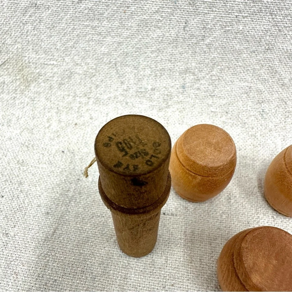 Lot of 7 vintage antique assorted wooden textile spools bobbins spindles - Image 4 of 4