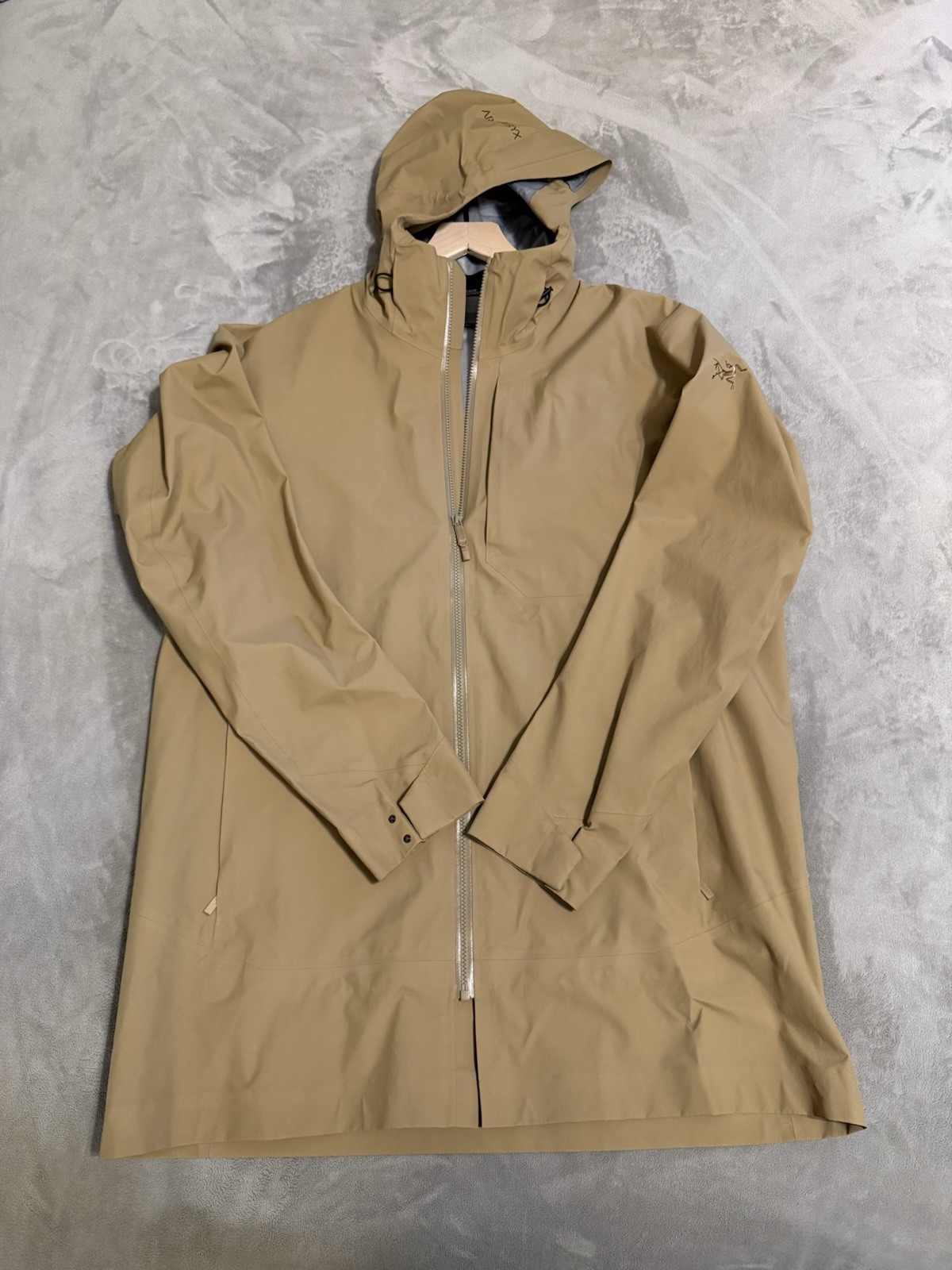Arc'teryx Sawyer Water Resistant Hooded Zip Long Beige Rain Coat Men's XL