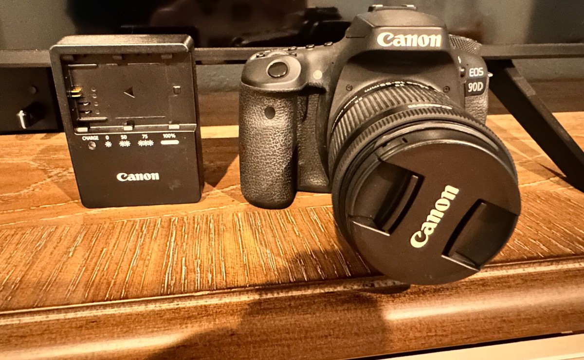 Canon EOS 90D 32.5MP Digital SLR Camera - Black (Kit with 18-55mm
