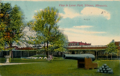VIEW IN LEVEE PARK, WINONA, MINNESOTA. MN. CANNON FLORAL NAME. RAILWAY FREIGHT.