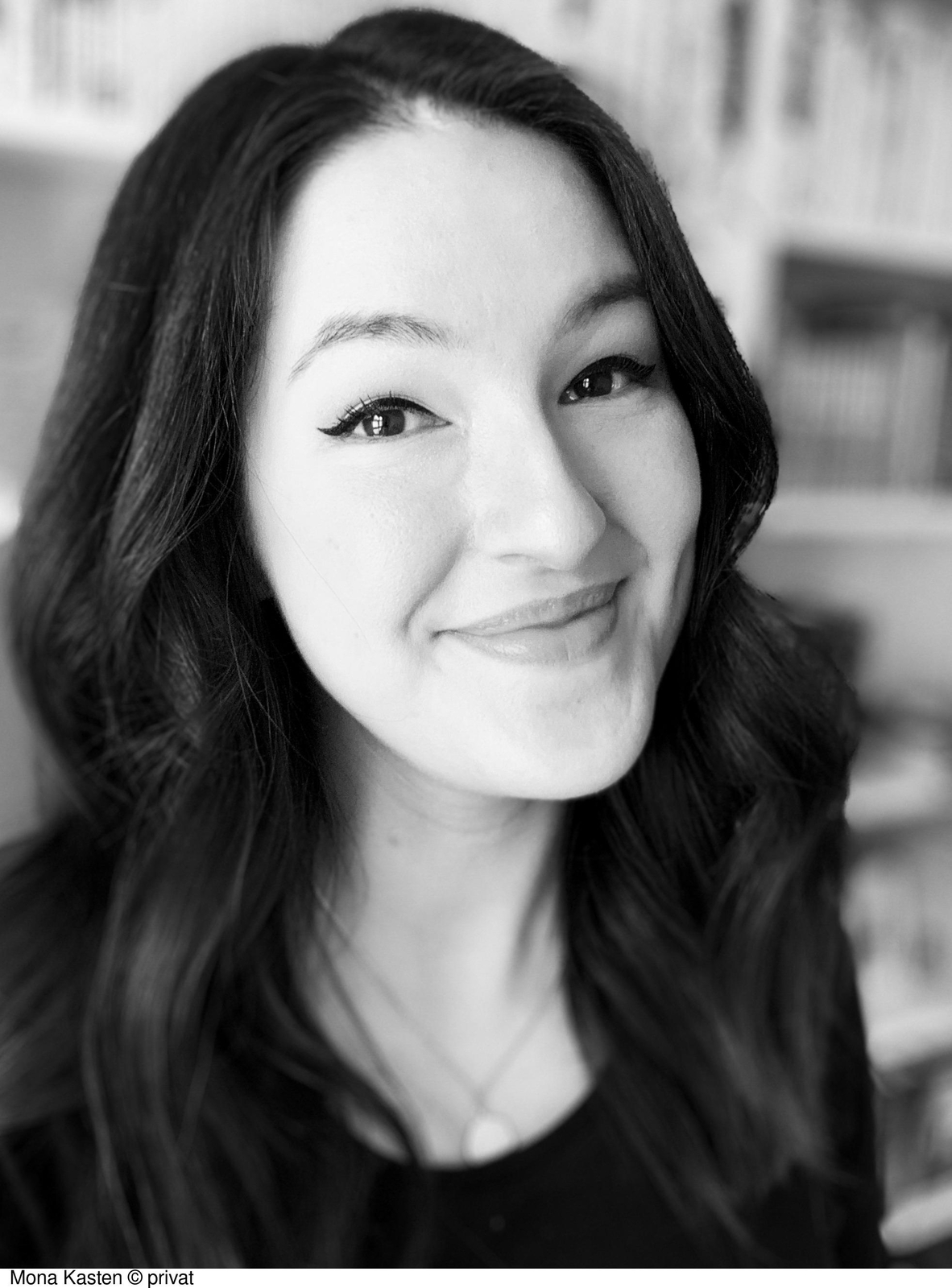 Thumbnail - Save Us Mona Kasten