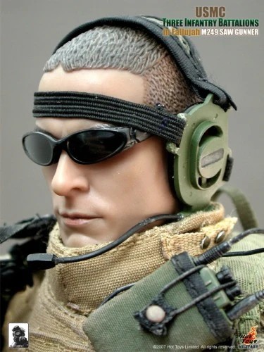 Hot Toys 1/6 USMC Three Infantry Battalion M249 SAW Gunner Figure