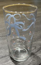 Vidrio Floral Decorado Vintage con Cinta Azul, Flores Rosas, Diseño Curvo