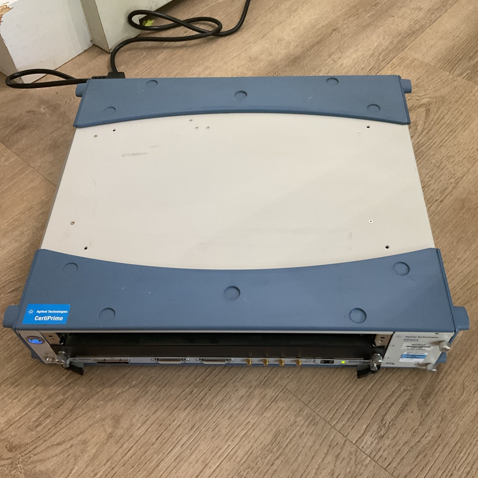 Agilent Technologies M9502A : AXIe 2-Slot Chassis Excellent Working!