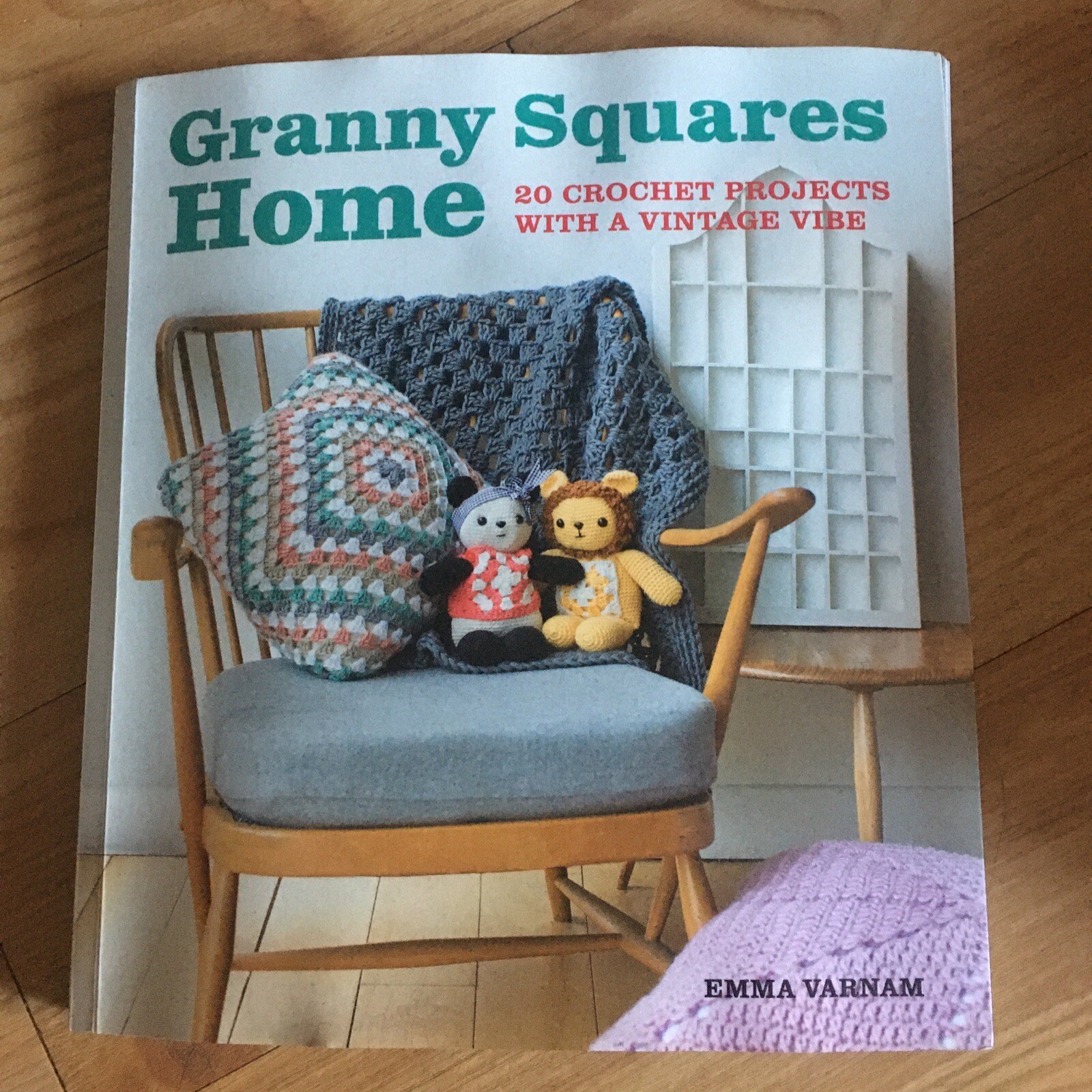 Granny Squares Home: 20 Crochet Projects with a Vintage Vibe by Emma Varnam Book