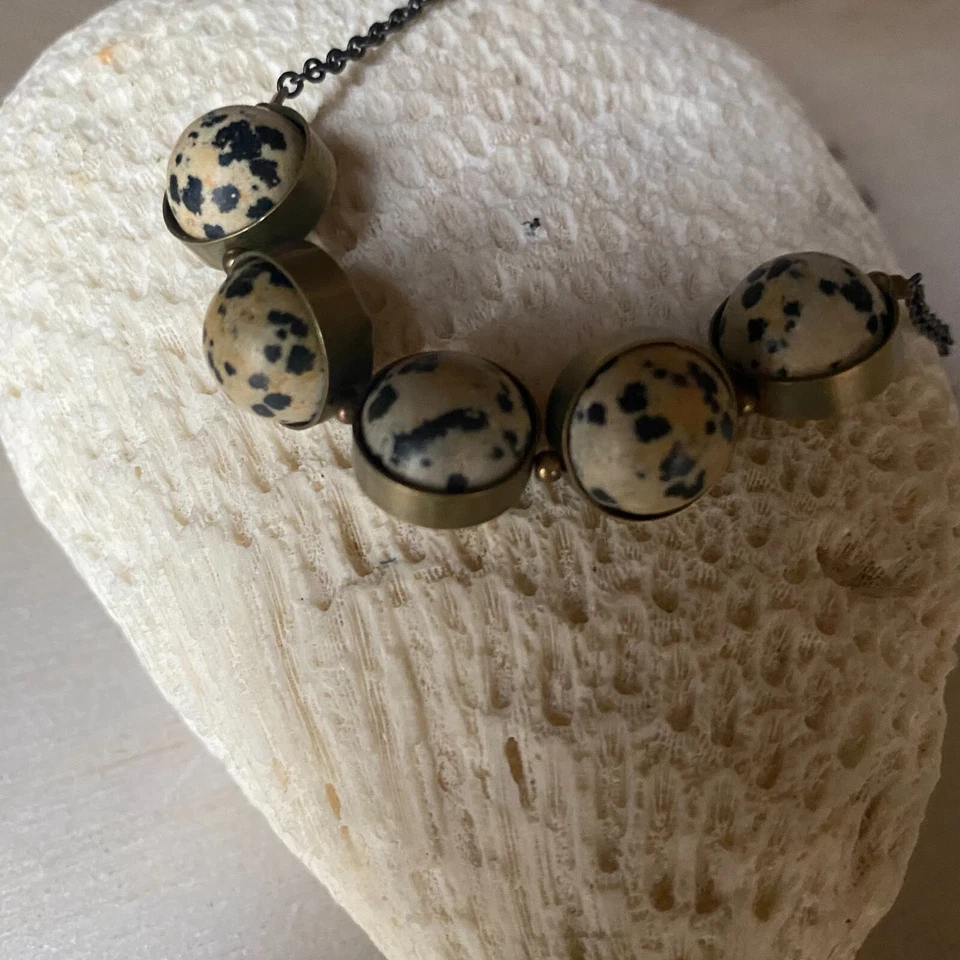 Collar de cadena boho de bronce con cuentas de jaspe dálmata Larissa Loden 18" Foto 3 de 4