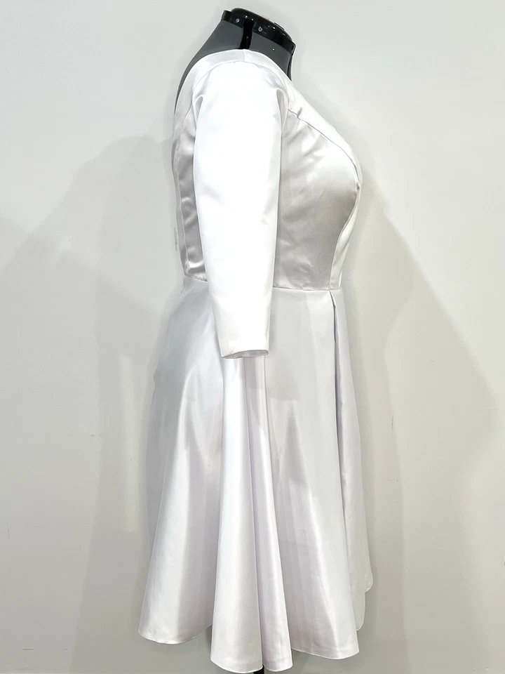 Vestido de novia simple blanco hasta el té con cordones talla 1X Foto 2 de 3