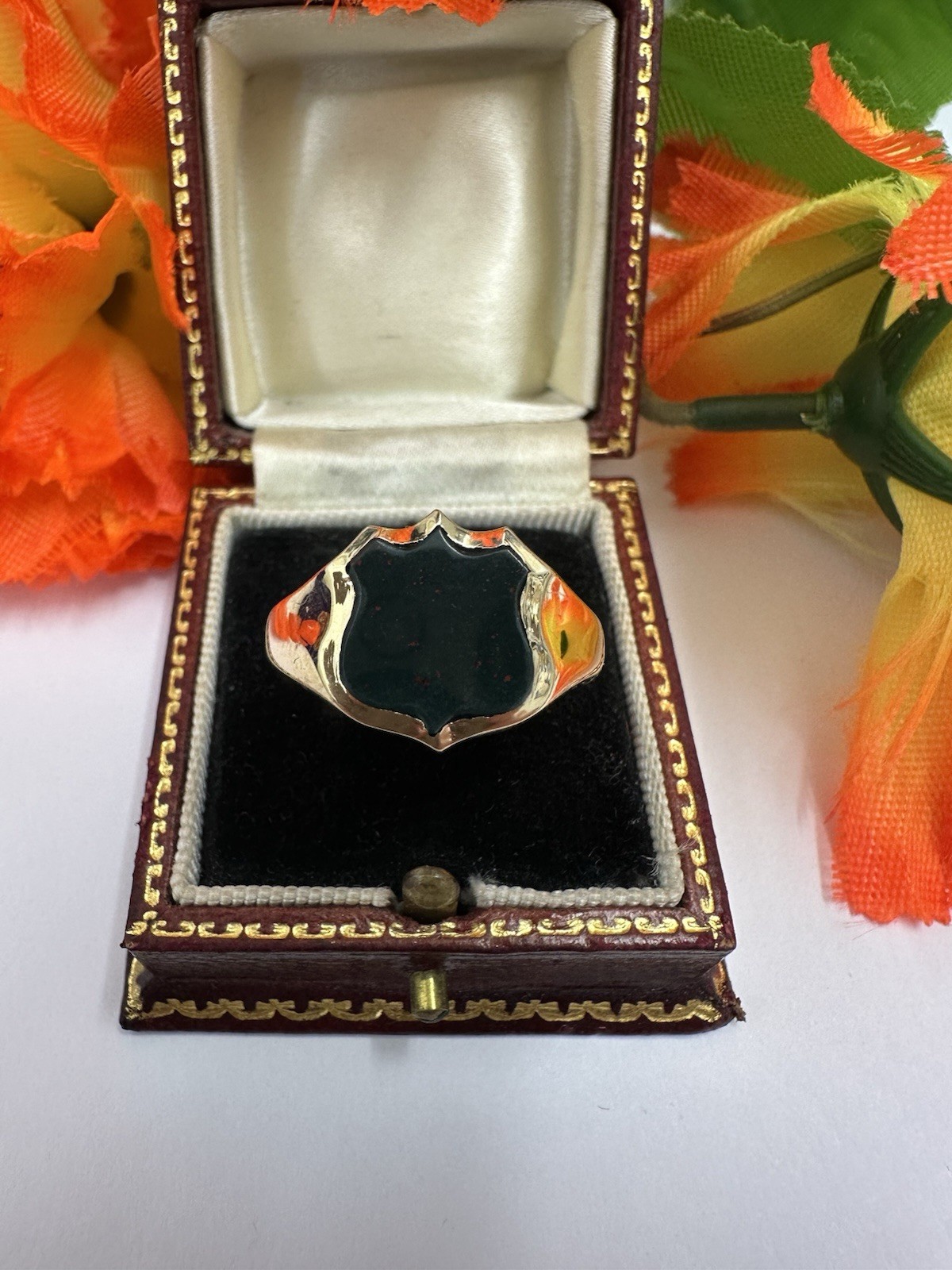 Vintage 9ct Bloodstone Shield Gold Signet Ring
